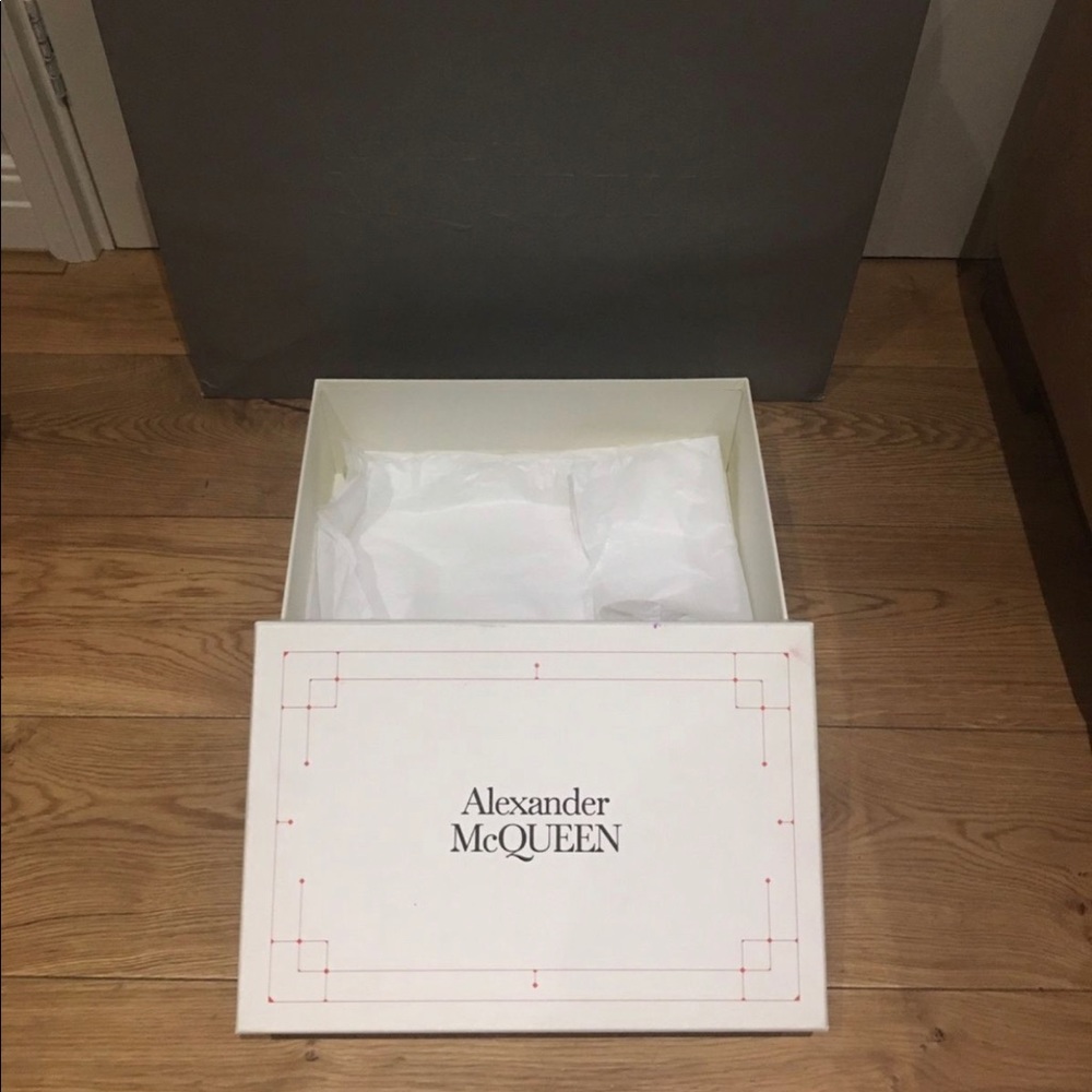 ALEXANDER MCQUEEN SNEAKERS SIZE 39 women